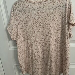 OLD NAVY TAN AND CREAM Short Sleeve Shirt with V Neck